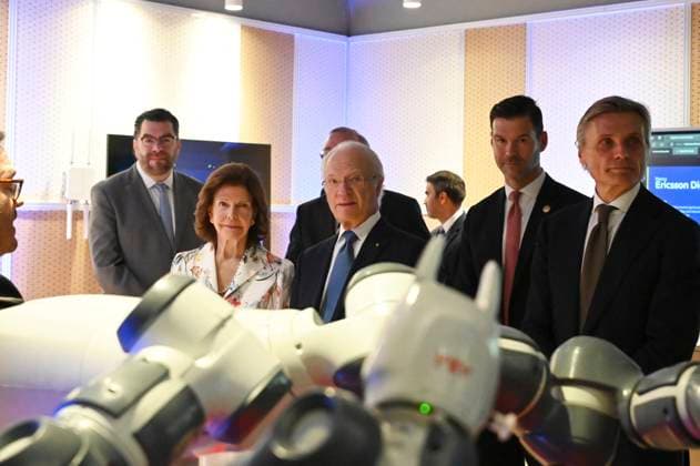 Swedish Royals Visit Mexico - Day 2 March 13, 2024, Mexico City, Mexico: Swedish Queen Silvia and Swedish King Carl XV take a tour during the opening of the new engineering center of the telecommunications Swedish company Ericsson on the second day of the Swedish State visit to Mexico. on March 13, 2024 in Mexico City, Mexico. (Photo by Carlos Tischler Eyepix Group ABACAPRESS.COM) Mexico City Mexico  Copyright: xTischlerxCarlos Eyepix ABACAx