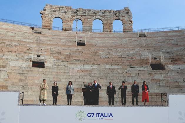 News Themen der Woche KW11 G7 Italy - Industry Tech and Digital Ministers‚Äô Meeting Pierre Teyssot MAXPPP ; G7 Italy - Industry Tech and Digital Ministers‚Äô Meeting. , Italy on March 14, 2024. Italy (5th right) Minister, Adolfo Urso with first left, Europe Commission s Margrethe Vestager, Canada‚Äôs Francois Philippe Champagne 4th left), Germany‚Äôs Robert Habeck, South Korea‚Äôs Jean Koh France‚Äôs Marina Ferrari (3rd left), UK‚Äôs Michelle Donelan, USA‚Äôs Zoe Baird, UNDP‚Äôs Robert Opp, ITU‚Äôs Doreen Bogdan Martin pose for a photo family inside Verona s Arena. ¬ Pierre Teyssot Maxppp Veneto Italy  Copyright: xMAXPPPxPierrexTeyssotx TPX27883 TPX27883