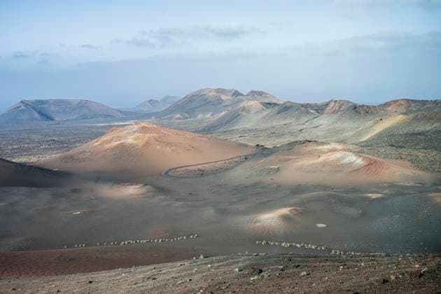Vulkanlandschaft, Montanas del Fuego, Feuerberge, Timanfaya Nationalpark, Lanzarote, Kanarische Inseln, Spanien, Europa *** Volcanic landscape, Montanas Del Fuego, Mountains of fire, Timanfaya National Park, Lanzarote, Canary Islands Islands, Spain, Europe Copyright: imageBROKER SonjaxJordan ibxjor10325195.jpg