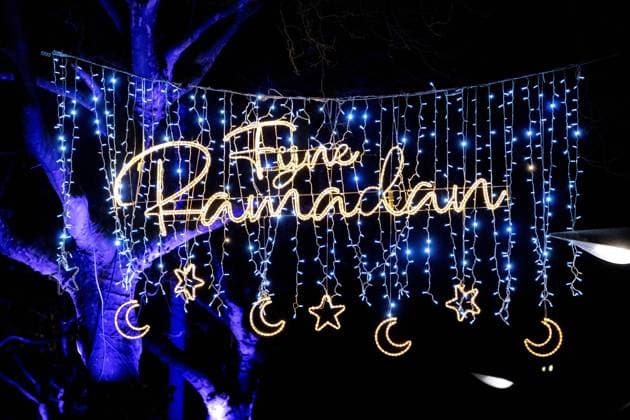Street decoration in the spirit of Ramadan, around Plein 40- 45 in Amsterdam Nieuw-West, The Netherlands, march 14, 2024. Shopkeepers around the square have hung the decorations to make the Islamic fasting month extra festive. ANP RAMON VAN FLYMEN netherlands out - belgium out  Copyright: xx x493702058x originalFilename: 493702058.jpg