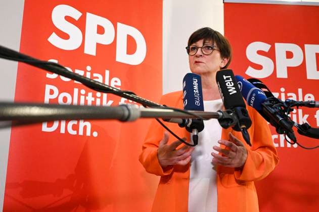 Saskia Esken bei Beratungen im Rahmen einer Klausur des SPD-Parteivorstandes in der Landesvertretung Hamburg beim Bund. Berlin, 15.03.2024 *** Saskia Esken at a meeting of the SPD party executive committee at the Hamburg State Representation to the Federal Government Berlin, 15 03 2024 Foto:xF.xKernx xFuturexImagex spd_klausur_4304
