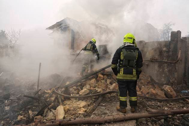 Bilder des Jahres 2024, News 03 März News Themen der Woche KW11 RECORD DATE NOT STATED ODESA, UKRAINE - MARCH 15, 2024 - Firefighters eliminate the consequences of a missile strike by Russian troops, Odesa, southern Ukraine. Russian army launches missile attack on Odesa  Copyright: xNinaxLiashonokx