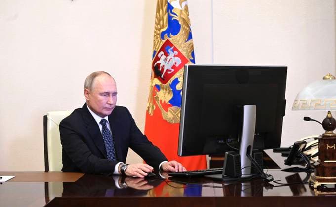 News Themen der Woche KW11 March 15, 2024, Novo-Ogaryovo, Moscow Oblast, Russia: Russian President Vladimir Putin casts his vote online for the presidential elections from the official presidential residence, March 15, 2024 in Novo-Ogaryovo, Russia. Novo-Ogaryovo Russia - ZUMAp138 20240315_zaa_p138_003 Copyright: xPavelxByrkin KremlinxPoolx