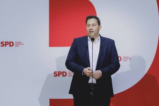 News Themen der Woche KW11 News Bilder des Tages Lars Klingbeil, SPD-Parteivorsitzender, spricht um Rahmen der Auftaktklausur des SPD-Parteivorstandes zur Presse im Willy-Brandt-Haus in Berlin, 16.03.2024. Berlin Deutschland *** Lars Klingbeil, SPD party chairman, speaks to the press at the kick-off meeting of the SPD party executive at Willy Brandt Haus in Berlin, 16 03 2024 Berlin Germany Copyright: xFlorianxGaertnerxphotothek.dex