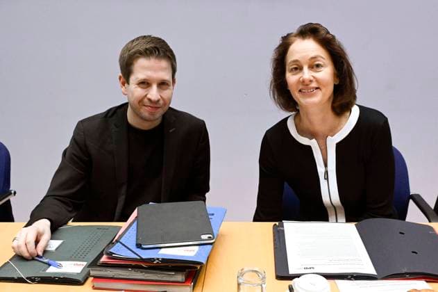 Kevin Kühnert und Katarina Barley bei Beratungen im Rahmen einer Klausur des SPD-Parteivorstandes in der Landesvertretung Hamburg beim Bund. Berlin, 16.03.2024 *** Kevin Kühnert and Katarina Barley at a meeting of the SPD party executive at the Hamburg Representation to the Federal Government Berlin, 16 03 2024 Foto:xF.xKernx xFuturexImagex spd_klausur_4337