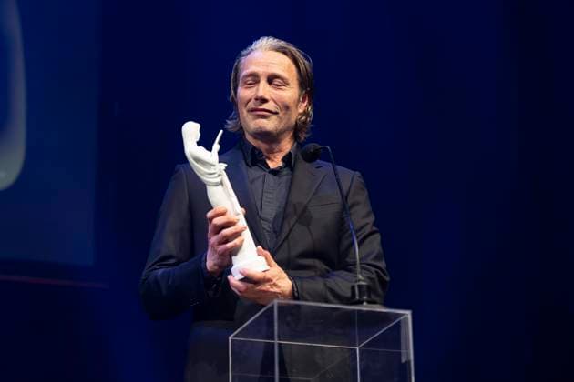 Bilder des Jahres 2024, Entertainment 03 März Entertainment Themen der Woche KW11 Actor Mads Mikkelsen wins a Bodil for best male lead in the film The Promised Land(Bastarden). Bodil Award 2024 at the Folketeatret in Copenhagen on Saturday, March 16, 2024.. (Photo: Claus Bech Ritzau Scanpix) , Copenhagen Denmark *** Actor Mads Mikkelsen wins a Bodil for best male lead in the film The Promised Land Bastarden Bodil Award 2024 at the Folketeatret in Copenhagen on Saturday, March 16, 2024 Photo Claus Bech Ritzau Scanpix , Copenhagen Denmark  Copyright: fotograf@clausbech.dk ClausxBechx spdk20240316-235501-L