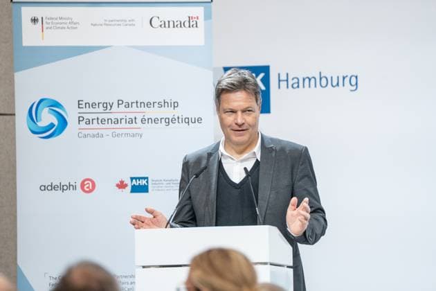 Canada Germany Hydrogen and Ammonia Producer Offtaker Conference in Hamburg Robert Habeck, Federal Minister of Economics, gives a speech to the Chamber of Commerce Canada Germany Hydrogen and Ammonia Producer Offtaker Conference in Hamburg Robert Habeck, Federal Minister of Economics, gives a speech to the Chamber of Commerce, Hamburg Hamburg Germany Chamber of Commerce
