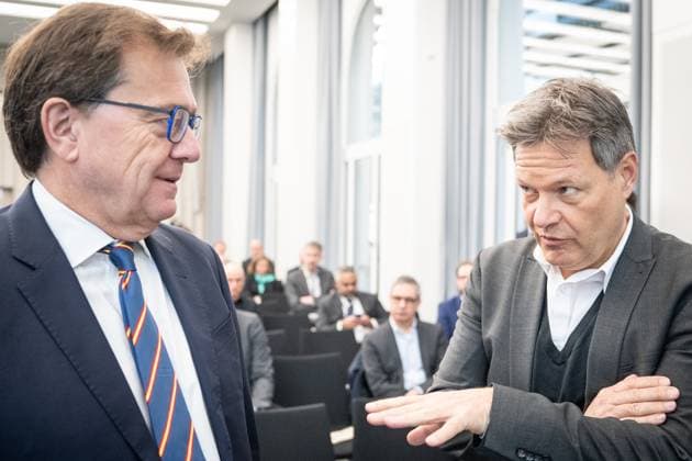 Canada Germany Hydrogen and Ammonia Producer Offtaker Conference in Hamburg Robert Habeck, Federal Minister of Economics right , with Jonathan Wilkinson, Minister of Energy and Nat