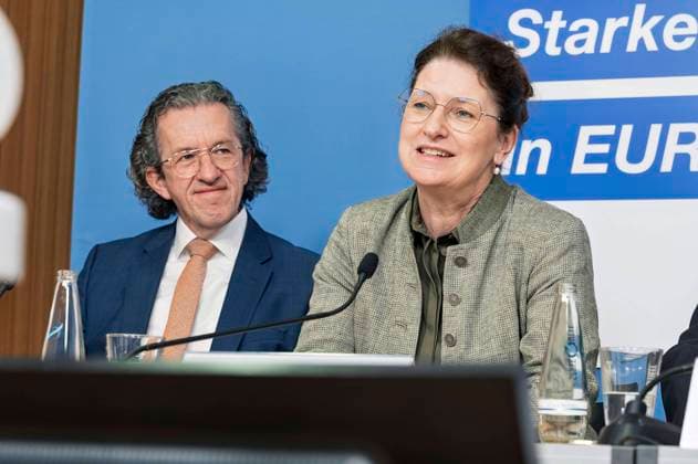 Joachim Streit und Christine Singer bei einer Pressekonferenz der Freien Wähler zur Vorstellung der Europawahlkampagne im Haus der Bundespressekonferenz. Berlin, 18.03.2024 *** Joachim Streit and Christine Singer at a press conference of the Free Voters to present the European election campaign at the Haus der Bundespressekonferenz Berlin, 18 03 2024 Foto:xS.xZeitzx xFuturexImagex freie_weahler_4316