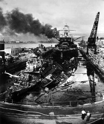 WORLD WAR II: PEARL HARBOR. The wreckage of the USS Downes, USS Cassin, and USS Pennsylvania following the Japanese attack on the U.S. naval base at Pearl Harbor, Hawaii, 7 December 1941.  Copyright: xGRANGERx xGRANGERx 0000189