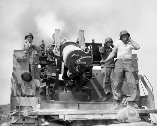 KOREAN WAR: ARTILLERYMEN. U.S. artillerymen firing an eight-inch self-propelled gun against a Communist-held position at the Korean front. Photograph, 1952.  Copyright: xGRANGERx xGRANGERx 0001535