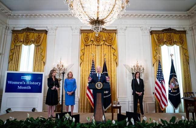 Biden Women™s History Month Event United States President Joe Biden speaks with Maria Shriver, former First Lady of California, and first lady Dr. Jill Biden, left, and US Vice President Kamala Harris, right, during a Women™s History Month reception in the East Room of the White House in Washington, DC, US, on Monday, March 18, 2024. The Biden administration is rolling out an executive order to strengthen women™s health research standards across federal agencies and prioritize its funding in an effort to close the gap on long-standing disparities. Credit: Al Drago Pool via CNP AdMedia Washington District of Columbia United States of America EDITORIAL USE ONLY Copyright: xx AD_33_womens_031824 CNP AdMediax admphotostwo883345