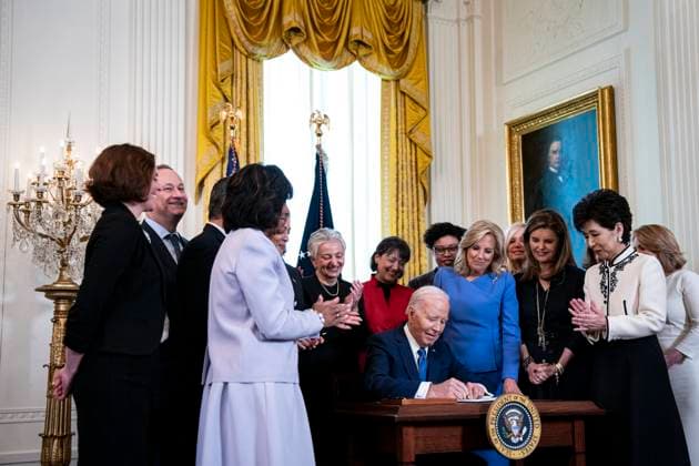 Biden Women™s History Month Event United States President Joe Biden signs an executive order during a Women™s History Month reception in the East Room of the White House in Washington, DC, US, on Monday, March 18, 2024. The Biden administration is rolling out an executive order to strengthen women™s health research standards across federal agencies and prioritize its funding in an effort to close the gap on long-standing disparities. Credit: Al Drago Pool via CNP AdMedia Washington District of Columbia United States of America EDITORIAL USE ONLY  Copyright: xx AD_05_womens_031824 CNP AdMediax admphotostwo883394