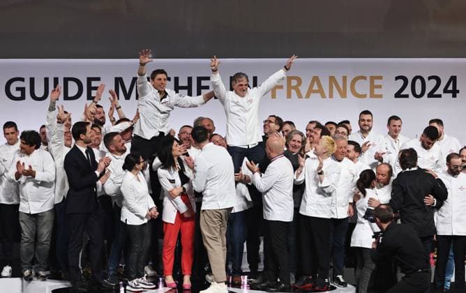 (240319) -- TOURS, March 19, 2024 -- French chef Fabien Ferre (up, L) and Jerome Banctel (up, R) celebrate after being awarded a third Michelin star during the Michelin Guide for France 2024 awards ceremony in Tours, France, March 18, 2024. The Michelin Guide launched its 2024 France edition on Monday in Tours. ) FRANCE-TOURS-MICHELIN GUIDE GaoxJing 
