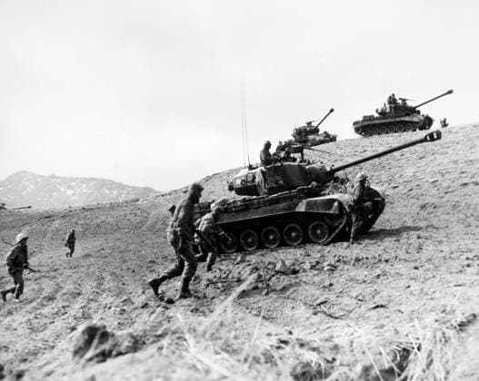 KOREAN WAR: INFANTRYMEN. American Infantrymen supported by tanks advance up a hill in Korea, 1952.  Copyright: xGRANGERx xGRANGERx 0018075
