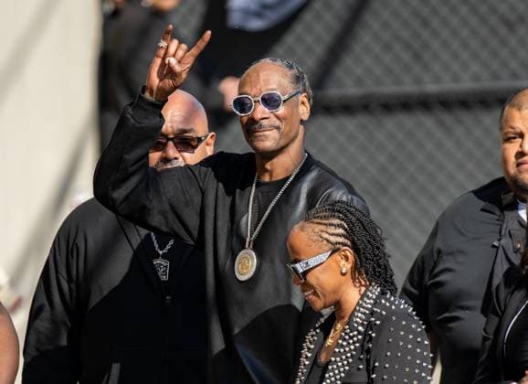 Bilder des Jahres 2024, Entertainment 03 März Entertainment Themen der Woche KW12 Celebrities spotted at the Jimmy Kimmel Live! Featuring: Snoop Dogg and Shante Broadus Where: Los Angeles, California, United States When: 19 Mar 2024 Credit: BauerGriffin INSTARimages EDITORIAL USE ONLY. NOT FOR USE BY NEWSPAPERS BASED IN THE UK. Copyright: xRBx 53583005