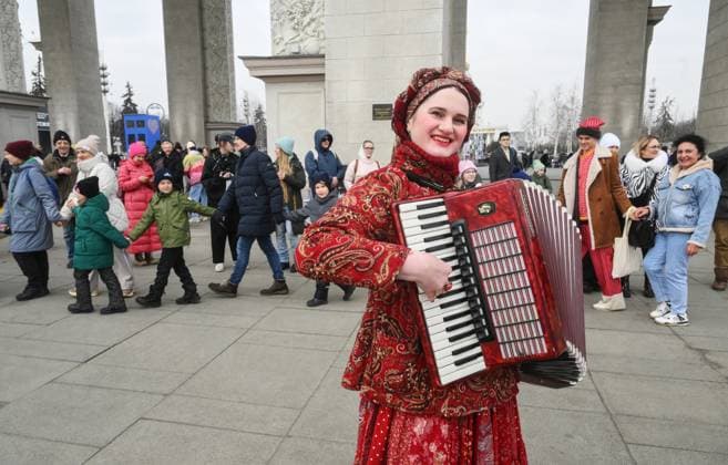 RUSSIA EXPO. Maslenitsa Week 8642725 17.03.2024 The International RUSSIA EXPO Forum and Exhibition. Maslenitsa festivities. Ilya Pitalev host photo agency: RIA Novosti Moscow Russia  Copyright: xIlyaxPitalevx