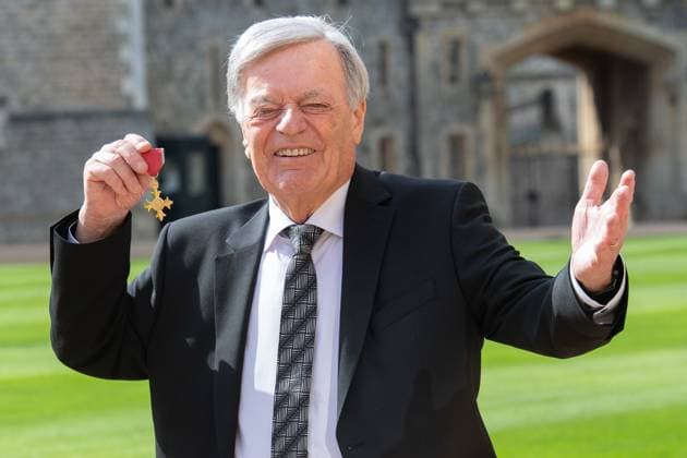 Entertainment Bilder des Tages . 20 03 2024. Windsor, United Kingdom. Radio broadcaster Tony Blackburn with his OBE after an Investiture at Windsor Castle, United Kingdom.  xPoolx xi-Imagesx IIM-25077-0006