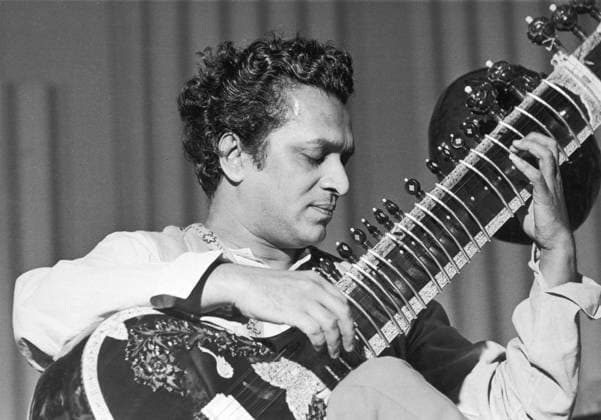 RAVI SHANKAR (1920-2012). Indian musician. Playing the sitar at a concert in the Salle Pleyel, Paris, in 1958.  Copyright: xGRANGERx xGRANGERx 0034370