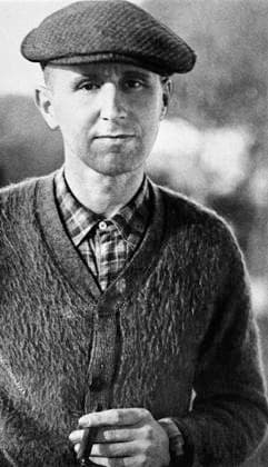 BERTOLT BRECHT (1898-1956). German playwright and poet. Brecht posing as a Danish farmer at his house on the island of Thuro, Denmark, 1934.  Copyright: xGRANGERx xGRANGERx 0041474