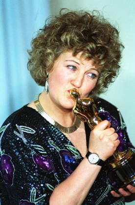 BRENDA FRICKER Irish Actress Attending the 1990 Academy Awards in Los Angeles COMPULSORY CREDIT: UPPA Photoshot Photo UMS 000409 Y-34a 26.03.1990 BRENDA FRICKER Irish Actress Attending the 1990 Academy Awards in Los Angeles, Credit:Starstock Photoshot Avalon United Kingdom  Copyright: xStarstock Photoshotx xAvalonx 0559537197