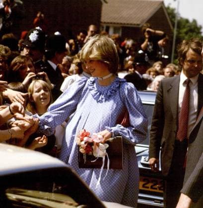 HRH PRINCESS OF WALES (Pictured when she was heavily pregnant with her first child) Seen greeting well-wishers COMPULSORY CREDIT: UPPA Photoshot Photo CGP 143282 01.05.1982 HRH PRINCESS OF WALES (Pictured when she was heavily pregnant with her first child) Seen greeting well-wishers COMPULSORY CREDIT: UPPA Photoshot Photo CGP 143282 01.05.1982, Credit:UPPA . Avalon United Kingdom  Copyright: xUPPAx.x xAvalonx 0559550716