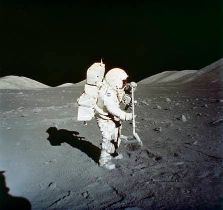 APOLLO 17: LUNAR RAKE, 1972. Astronaut Harrison H. Jack Schmitt collecting samples with a lunar rake at the Taurus-Littrow landing site, during the Apollo 17 mission, 11 December 1972. Photographed by astronaut Eugene Cernan.  Copyright: xGRANGERx xGRANGERx 0054273