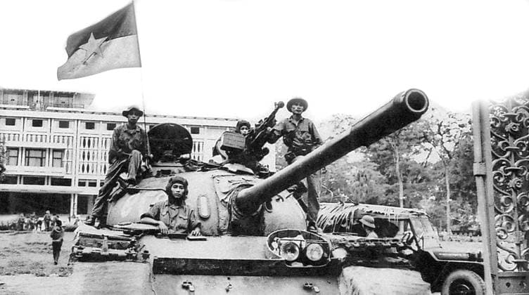 RECORD DATE NOT STATED Vietnam: Tank of the North Vietnamese Army flying the NLF flag at the Presidential Palace (now Reunification Palace, Saigon, April 1975 The Fall of Saigon was the capture liberation of Saigon, the capital of South Vietnam, by the People s Army of Vietnam and the National Liberation Front on April 30, 1975. The event marked the end of the Vietnam War and the start of a transition period leading to the formal reunification of Vietnam under communist rule.<br ><br > North Vietnamese forces under the command of the Senior General VÄƒn Tiáº¿n DÅ ng began their final attack on Saigon, which was commanded by General Nguyen Van Toan on April 29, with a heavy artillery bombardment.<br ><br > By the afternoon of the next day, North Vietnamese tro Copyright: xxPicturesxFromxHistoryx