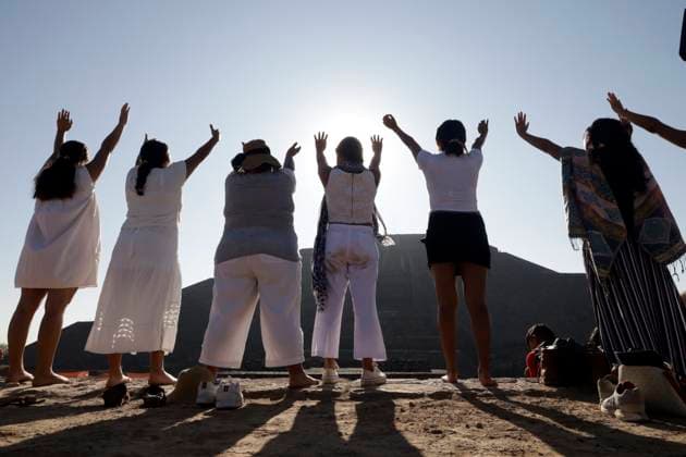 March 21, 2024, State of Mexico, Mexico:Tourists visit the Pyramid of the Sun to join the framework of the spring equinox in the archaeological zone of Teotihuacan in the Municipality of Teotihuacan, in the State of Mexico. on March 21, 2024 in State of Mexico, Mexico Teotihuacan Mexico - ZUMAe321 20240321_zia_e321_018 Copyright: xLuisxBarronx