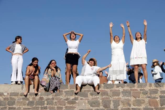 March 21, 2024, State of Mexico, Mexico:Tourists visit the Pyramid of the Sun to join the framework of the spring equinox in the archaeological zone of Teotihuacan in the Municipality of Teotihuacan, in the State of Mexico. on March 21, 2024 in State of Mexico, Mexico Teotihuacan Mexico - ZUMAe321 20240321_zia_e321_038 Copyright: xLuisxBarronx