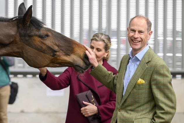 Bilder des Jahres 2024, Entertainment 03 März Entertainment Themen der Woche KW12 Entertainment Bilder des Tages The Duke and Duchess of Edinburgh.Earl and Countess of Forfar ) attend engagments in Kincardineshire visiting Bogenraith Equestrian Centre. Featuring: Sophie, Duchess of Edinburgh, Prince Edward, Duke of Edinburgh Where: Kincardineshire, United Kingdom When: 22 Mar 2024 Credit: Cover Images EDITORIAL USE ONLY. NOT FOR USE BY NEWSPAPERS BASED IN THE UK. Copyright: xx 53593307