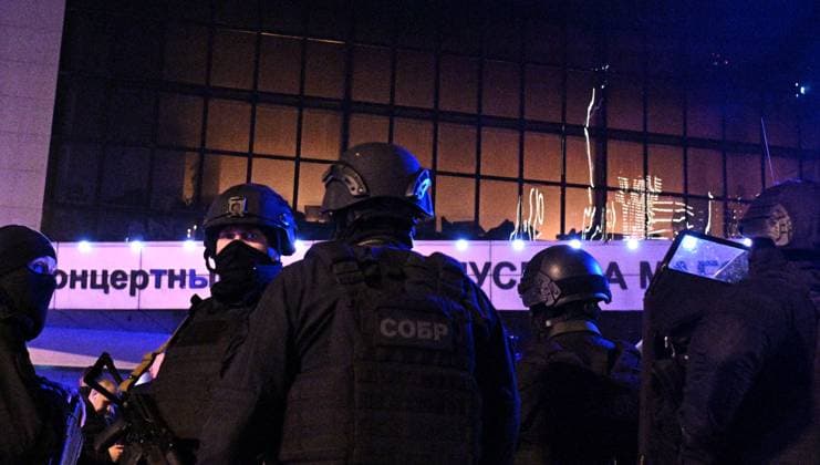 Russia Concert Shooting 8647713 22.03.2024 Law enforcement officers are seen near the Crocus City Hall concert venue following a reported shooting incident, near Moscow, Russia. Several gunmen in combat fatigues burst into a concert hall on March 22 and fired automatic weapons at the crowd, injuring an unspecified number of people. Sergey Bobylev Sputnik Moscow region Russia  Copyright: xSergeyxBobylevx