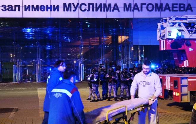 Russia Concert Shooting 8647735 22.03.2024 Medical workers and law enforcement officers are seen near the Crocus City Hall concert venue following a reported shooting incident, near Moscow, Russia. Several gunmen in combat fatigues burst into a concert hall on March 22 and fired automatic weapons at the crowd, injuring an unspecified number of people. Maksim Blinov Sputnik Moscow region Russia  Copyright: xMaksimxBlinovx