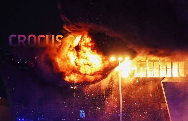 Russia Terrorist Attack 8647870 22.03.2024 A view shows the burning Crocus City Hall concert venue following a shooting incident, outside Moscow, Russia. The Russian Federal Security Service (FSB) said that there are people dead and injured as a result of the terrorist attack in the concert hall in Moscow region. A massive fire has also broken out at the venue. Maksim Blinov Sputnik Moscow region Russia  Copyright: xMaksimxBlinovx