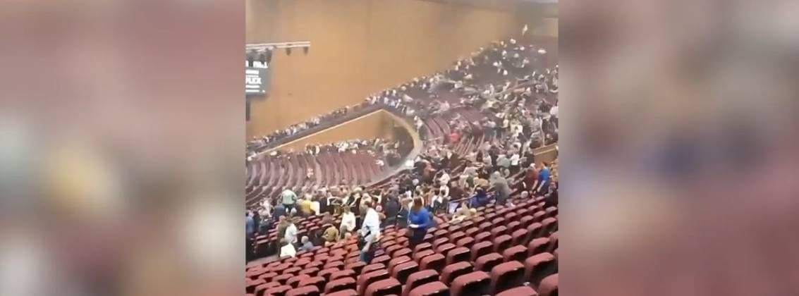 Aton 884054  Copyright: several unidentified gunmen opened fire on people before the start of a concert n the town of Krasnogorsk