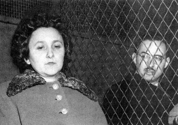THE ROSENBERGS, 1951. Ethel and Julius Rosenberg photographed in a patrol car following their conviction for atomic espionage, 29 March 1951, a crime for which they were executed two years later.  Copyright: xGRANGERx xGRANGERx 0078120