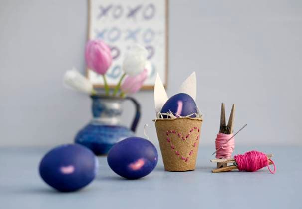 Studio shot of purple Easter eggs and homemade decorations, Hamburg Hamburg Deutschland Altes Land GISF01042
