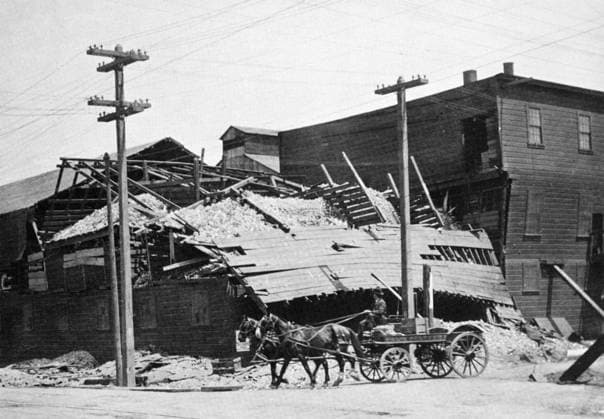 SAN FRANCISCO EARTHQUAKE. Fifteenth and Folsom Streets, home of Abramson-Heunisch Glass Company, following the earthquake of 18 April 1906.  Copyright: xGRANGERx xGRANGERx 0092541