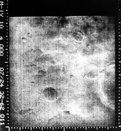 MARINER 4: MARS, 1965. One of the first photographs of the surface of Mars, taken from 8,000 miles away by the Mariner 4 spacecraft, 1965.  Copyright: xGRANGERx xGRANGERx 0100291