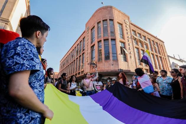 March for Transgender Rights in Queretaro, Mexico - 23 Mar 2024 A group of the transsexual community hold a large flag during the demonstration. The Transsexual Community March took place on the streets of downtown Queretaro intending to make this sector of society visible. One of the slogans is that the Gender Law, which has been in Congress since last year, be approved and that security and anti-discrimination guarantees be given in Querétaro. Queretaro Mexico Copyright: xCesarxGomezx xSOPAxImagesx _EGR1127