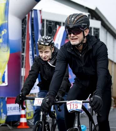 HEERENVEEN - Prince Bernhard and his son Benjamin Pieter Floris (L) on the Thialf ice rink during the kick-off of De Hollandse 100. The duathlon is held annually to raise money for research into the nature and treatment of lymphoma. ANP KOEN VAN WEEL netherlands out - belgium out  Copyright: xx x494438827x originalFilename: 494438827.jpg