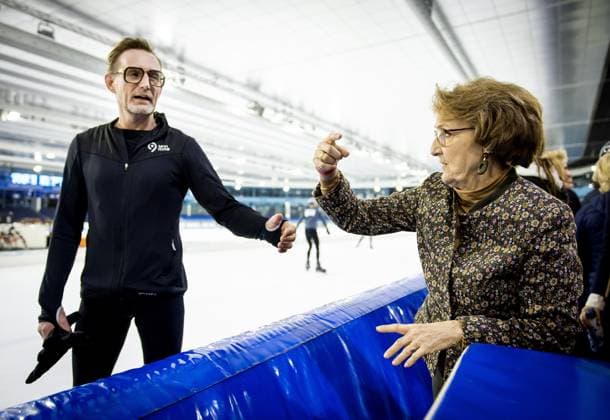 HEERENVEEN - Prince Bernhard and Princess Margriet on the Thialf ice rink during the kick-off of De Hollandse 100. The duathlon is held annually to raise money for research into the nature and treatment of lymphoma. ANP KOEN VAN WEEL netherlands out - belgium out  Copyright: xx x494442352x originalFilename: 494442352.jpg