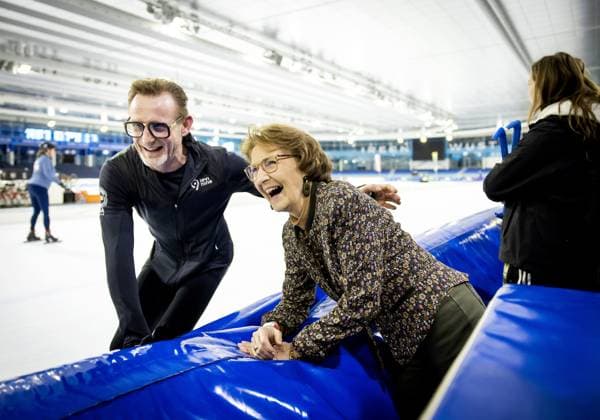 HEERENVEEN - Prince Bernhard and Princess Margriet on the Thialf ice rink during the kick-off of De Hollandse 100. The duathlon is held annually to raise money for research into the nature and treatment of lymphoma. ANP KOEN VAN WEEL netherlands out - belgium out  Copyright: xx x494442356x originalFilename: 494442356.jpg