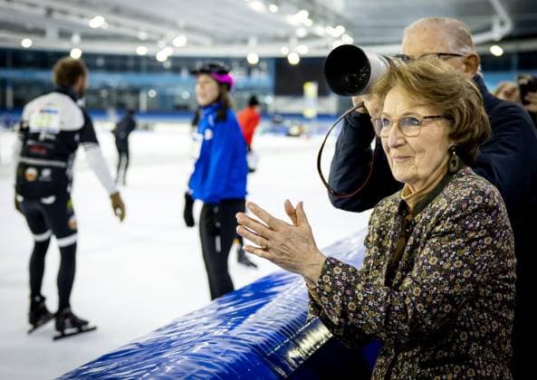 HEERENVEEN - Pieter van Vollenhoven and Princess Margriet on the Thialf ice rink during the kick-off of De Hollandse 100. The duathlon is held annually to raise money for research into the nature and treatment of lymphoma. ANP KOEN VAN WEEL netherlands out - belgium out  Copyright: xx x494442449x originalFilename: 494442449.jpg