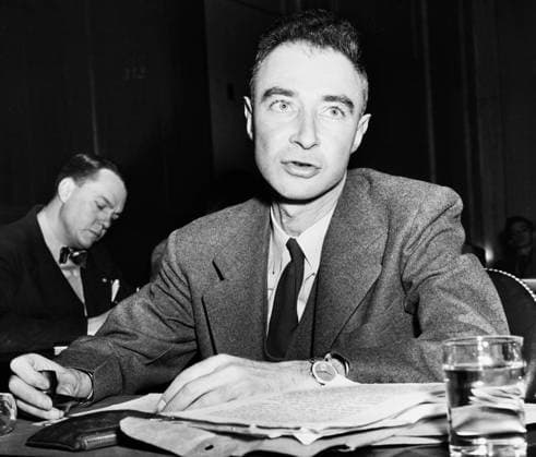 J. ROBERT OPPENHEIMER (1904-1967). American physicist. Photographed 1945.  Copyright: xGRANGERx xGRANGERx 0107187