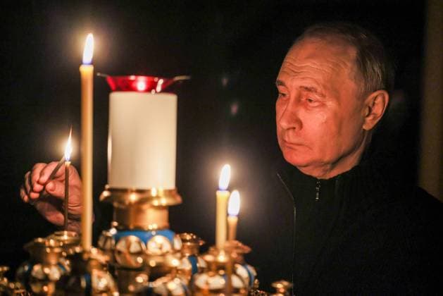 Bilder des Jahres 2024, News 03 MÃ¤rz News Themen der Woche KW12 News Bilder des Tages RUSSIA - MARCH 24, 2024: Russia s President Vladimir Putin lights a candle to commemorate victims of a terrorist attack on the Crocus City Hall. Mikhail Metzel Russian Presidential Press and Information Office TASS  68503936