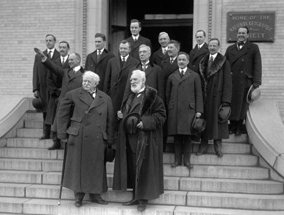 ALEXANDER GRAHAM BELL (1847-1922). American (Scottish-born) teacher and inventor. Photographed at the anniversary of Bell Telephone with the National Geographical Society. Front: Theodore N. Vail, Alexander Graham Bell, Back of Bell: Thomas A. Watson, Upward right: J.J. Carty, G.H Grosvenor and J.O. LaGorge. Photograph, 1916.  Copyright: xGRANGERx xGRANGERx 0116945