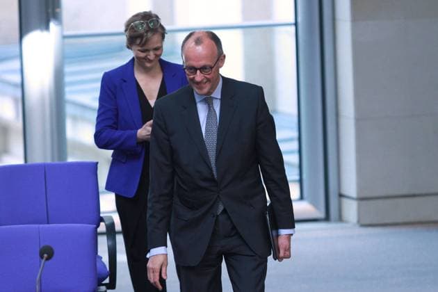 Berlin, Deutschland, 20.03.2024: Deutscher Bundestag: 159. Bundestagssitzung: Friedrich Merz, CDU, betritt den Plenarsaal; dahinter läuft Franziska Brantner, Grüne *** Berlin, Germany, 20 03 2024 German Bundestag 159 Bundestag session Friedrich Merz, CDU, enters the plenary chamber Franziska Brantner, Greens, walks behind him Copyright: xdtsxNachrichtenagenturx dts_33154
