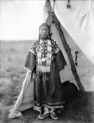 SIOUX GIRL, c1905. Rosa Lame Dog, a Sioux Native American girl, standing at the entrance to a tipi on the Great Plains. Photographed by Edward S. Curtis, c1905.  Copyright: xGRANGERx xGRANGERx 0118239
