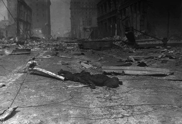 SAN FRANCISCO EARTHQUAKE. A charred corpse in the middle of the street, following the earthquake of 18 April 1906. Photograph by Arnold Genthe, April 1906.  Copyright: xGRANGERx xGRANGERx 0119411